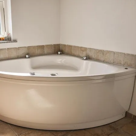 Four-bedroom Holiday In Hébergement de vacances Otterup